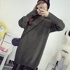 ダークグレーのニットワンピース